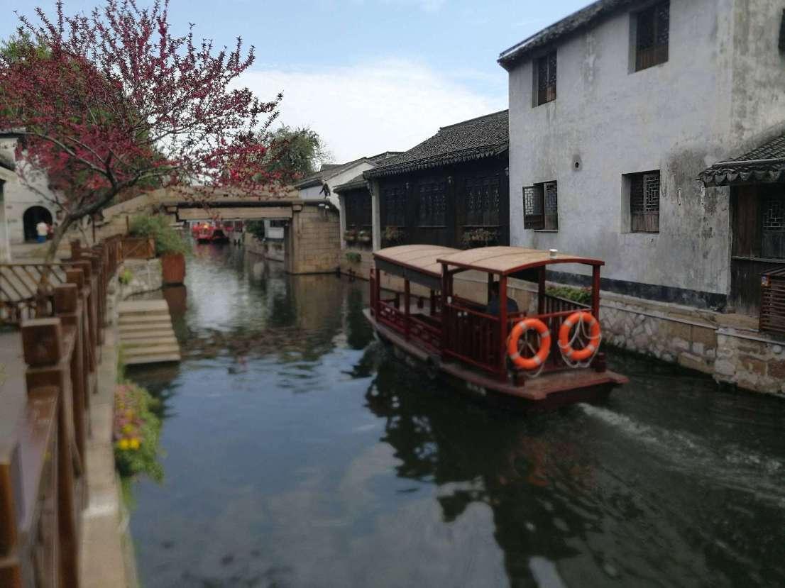 卢迈：曹德旺在企业经营、社会公益方面走在前面